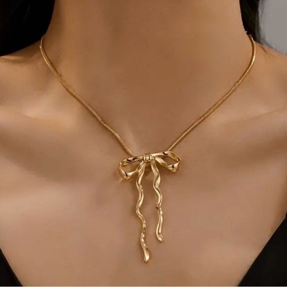 18k Gold Plated Bow Choker Necklace. New. - Picture 9 of 13